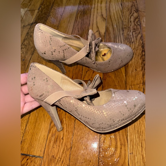 City Kiddy Style By Italy Women’s Tan Suede Sparkle Heels Size 7 - Picture 5 of 6
